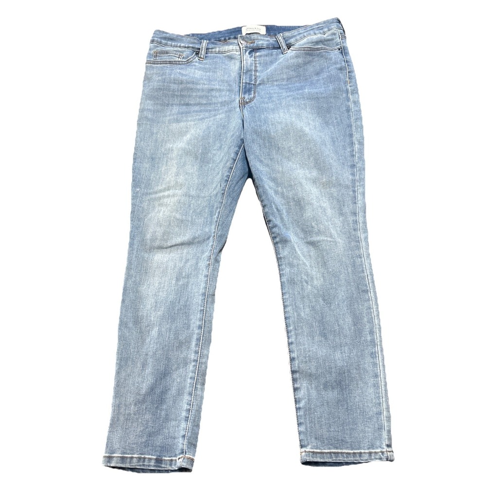Crown & Ivy Skinny Midrise Distressed Stretch Tapered Denim Light Jeans Size 14P